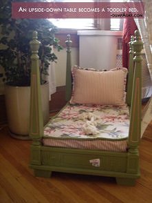 Stół do góry nogami = łóżec...