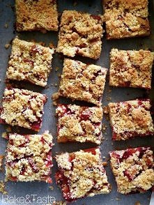 Krajanka ze śliwkami na kru...