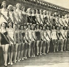 Miss w strojach kąpielowych
