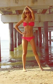 dzisiaj jakoś to było.. rano nie zdążyłam zjeść śniadania, ale w szkole zjadłam jedną bułkę serową. koło 17 wróciłam do domu i zjadłam barszcz biały do tego 2 bułki.. ja myślę z...