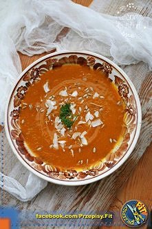 ZUPA Krem Z PIECZONEJ DYNI Z PAPRYKĄ

Składniki:
*500g dyni
*1 nieduża czerwona papryka
*1 cebula
*1/3 łyżeczki chili
*szczypta cynamonu
*szczypta imbiru
*łyżka posiekanej śwież...