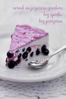 Jogurtowy sernik na zimno z jagodami