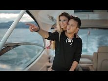 Mateusz Mijal - Niech się ludzie śmieją
 
A niech się ludzie śmieją, nieważne
Słowa już nie zmienią nas żadne
Jest mi wszystko jedno, naprawdę
Kiedy czasem niebo traci blask
Nie...