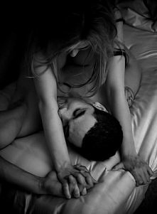 I czując Cię obok opowiem o wszystkim jak często się boję i czuję się nikim