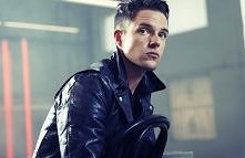Brandon Flowers
Uwielbiam go ;3