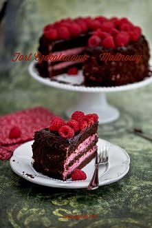 Tort czekoladowo-malinowy 
...
