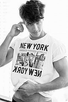 Chyba Cię pokochałam, szkoda że Ty 
nie wiesz nic o moim istnieniu