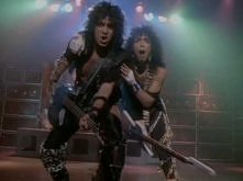 Kiss - Heaven's On Fire