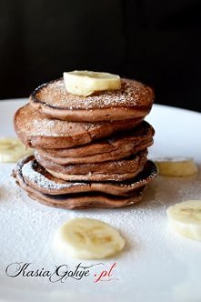 Czekoladowo-bananowe naleśniki biszkoptowe. Przepis po kliknięciu w zdjęcie.