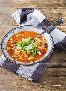 Zupa fasolowa z wędzonką