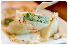 Pierożki z ziemniaczkami i szpinakiem.