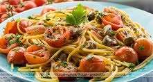 Makaron z pomidorami i pieczarkami