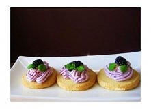 Maślane ciastka z kremem jeżynowym. Przepis po kliknięciu w fotkę :)