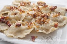Pierogi podane ze skwarkami
