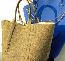 Szara "Katniss" ze złotymi ćwiekami.