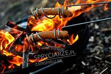 W ten sposób kiełbaski na pewno nie spadną