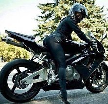 Co powiecie na tą panią i oczywiście jej maszynę? :)