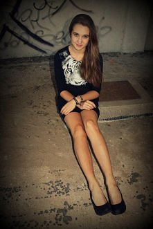 tak kocham tą sukienkę.