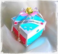 Śliczne pudełko na ROCZEK dla dziewczynki ze ślicznym pamiątkowym smoczkiem w środku :)