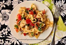 sałatka makaronowa z sardynkami i sosem musztardowym