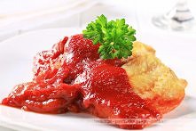 Dorsz z kawałkami pomidorów