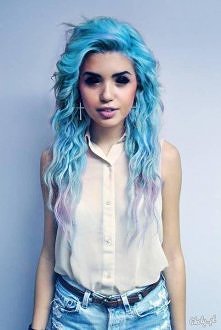 Niebieskie włosy i różowe k...