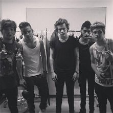 Zdjęcie zza kulis zrobione przed dzisiejszym koncertem w Tokio *O*