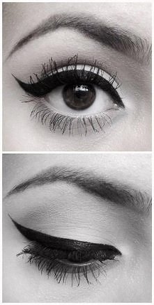 Eyeliner eyes .