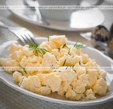 Jajecznica z serem feta