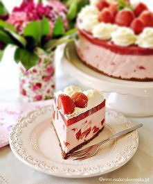 Sernik na zimno z truskawkami