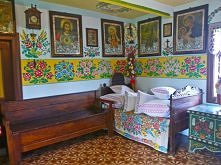 Malowanie domów miało m.in. pomóc odzyskać mieszkańcom równowagę psychiczną po drugiej wojnie światowej.