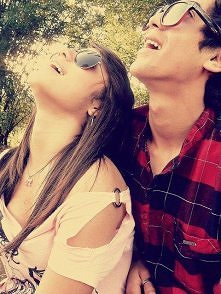 - Tak bardzo chciałabym być twoją jedyną kobietą. Jedyną! Rozumiesz?! I wiedzieć, że będę cię miała jutro, w przyszły poniedziałek i także w Wigilię. Rozumiesz?!