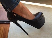 czarne szpilki chanel