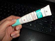 Flos-Lek , żel do powiek i pod oczy. Muszę przyznać, że po stosowaniu jego moje oczy nie są opuchnięte i nie wyglądają na zmęczone ( używam rano i wieczorem) jednak na cienie po...