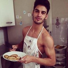 Jarają mnie bruneci z zarostem :3