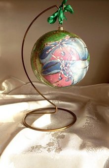 Bombka świąteczna na powitanie nowego członka w rodzinie.