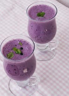 śniadaniowe smoothie jagodowe