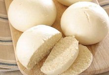 Pampuchy

Składniki:
ok. 0.5 kg mąki pszennej
szklanka mleka
2 jajka
3 łyżki masła stopionego
3 dag świeżych drożdży
sól i cukier

Sposób przygotowania:
Z ciepłego mleka (pół sz...