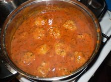 A dzisiaj na obiad..Pulpety w sosie pomidorowym. Pyszny przepis polecam :)