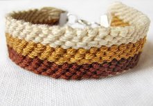 w odcieniach brązu. Na stronie opis wykonania