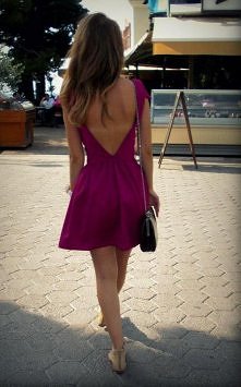 Szyję sukienki i inne ubrania, mozecie pisac na: doriis0ownworld.pinger.pl :)