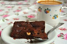 kawowe brownie z prażonymi ziarnami kawy