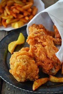 Kurczak jak z KFC

Składniki:

skrzydełka z kurczaka (ok. 500 g)
sól (ok. 1/2...