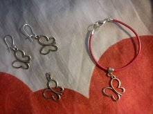 Kolczyki 7 zł (bigle zamknięte)
Wisiorek 3 zł (bez łańcuszka)
Bransoletka 7 zł
Komplet 14 zł