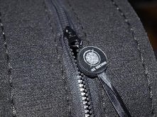 Projekt to zlepek pomysłów, które od jakiegoś już czasu kotłowały się w mojej głowie.
Głównymi materiałami użytymi w nim są filc impregnowany i .... gazety :)
Średnica 30cm
Torb...