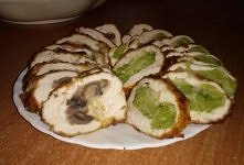 moje roladki drobiowe z pieczarkami/ brokułami i serem