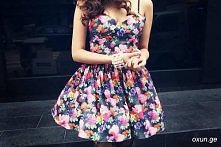 o jej jaka śliczna sukienka...