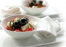 Pomidorki koktajlowe w towarzystwie koziego sera i Hiszpańskich Czarnych Oliwek <3 

Kliknij w zdjęcie, aby zdobyć przepis!