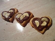 Serduszka z ciasta francuskiego z nutellą ;)
więcej na : xsysia25.pinger.pl