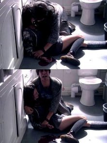 "Ho provato a guardarmi allo specchio e ho cercato qualcosa di positivo in me, ma non ci sono riuscita"

-D
"Starałem się spojrzeć w lustro i próbowałem coś pozyt...